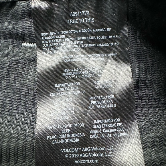 Men’s Gray Volcom Short (W33) - Picture 4 of 8